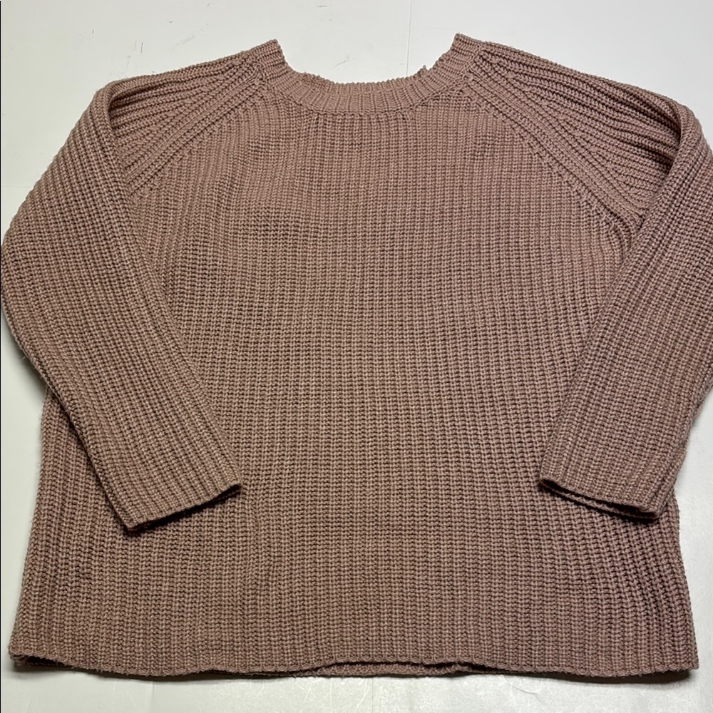 Forever 21 dusty rose crew neck sweater size L